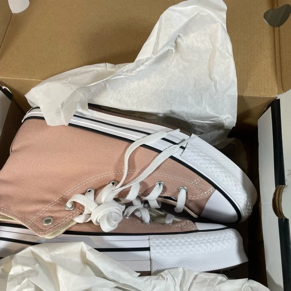 Converse Pink High-Top Sneakers Kids Size 6 – Brand New with Box